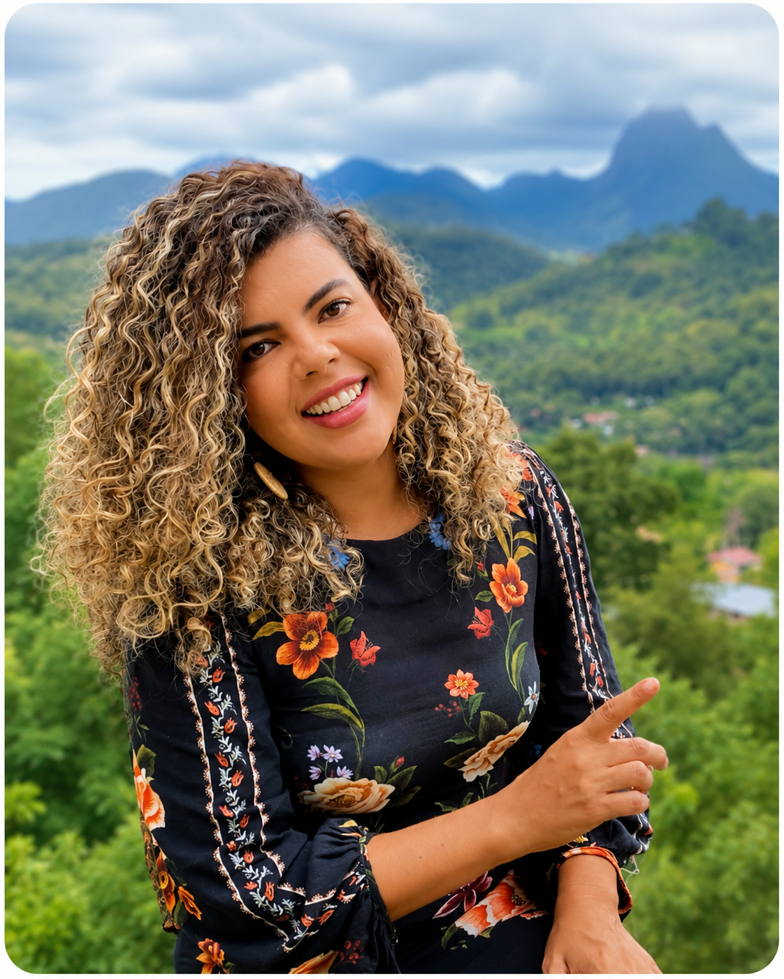 Emanuelle Brito em uma paisagem natural
