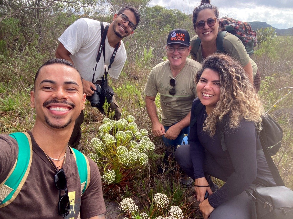 Expedição científica em paisagens naturais